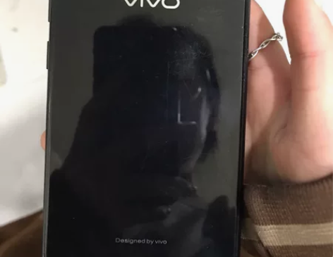 vivoY83 后盖有划痕，屏幕没有内存：...