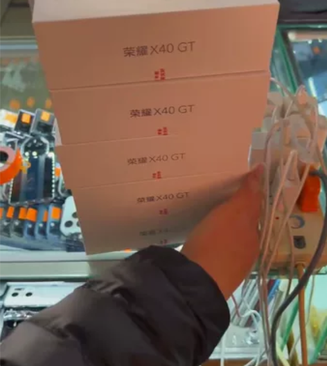 荣耀x40 GT黑色，银色。共16台，8+...