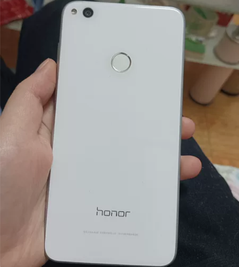荣耀8青春版，3+32GB，原装电池屏幕，...