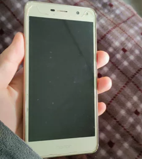 荣耀畅玩6    2+16 屏幕后盖正常使...