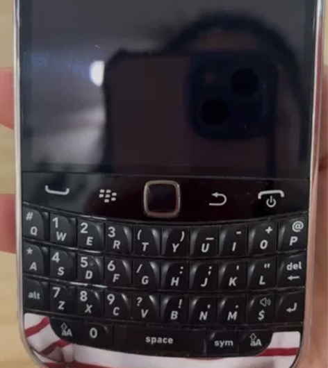 黑莓9930  智能按键手机 带摄像头（5...