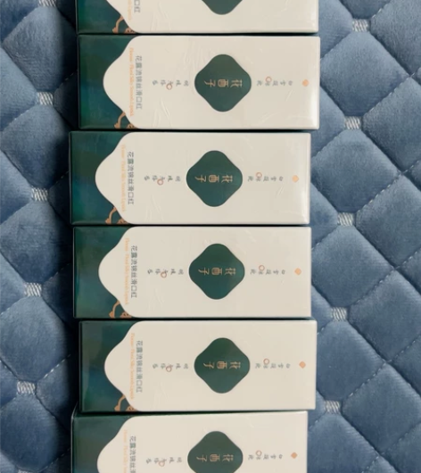 花西子花露流锦丝滑口红 全新塑封在的 色号...