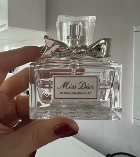 迪奥香水，专柜买的，天天喷用腻了，还剩一半...
