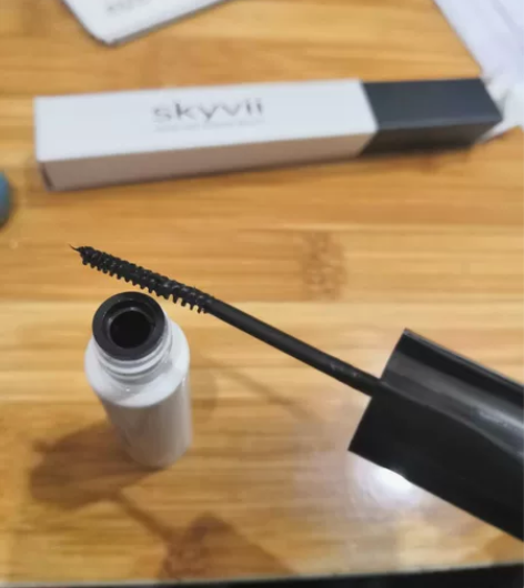 超级细的睫毛膏，刷出来的睫毛根根分明，用过...