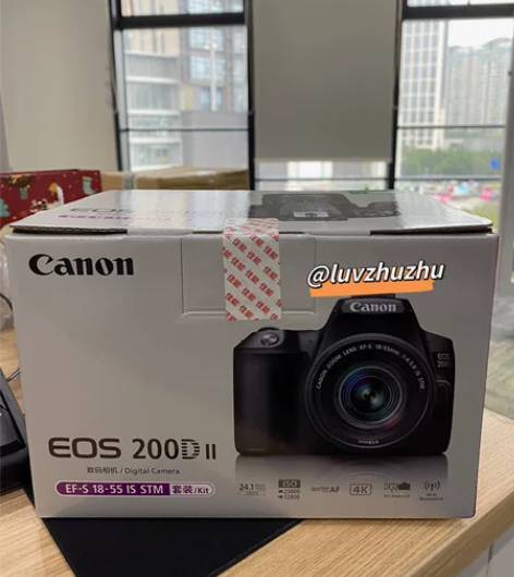 年会中的佳能EOS200d二代相机白色 全...