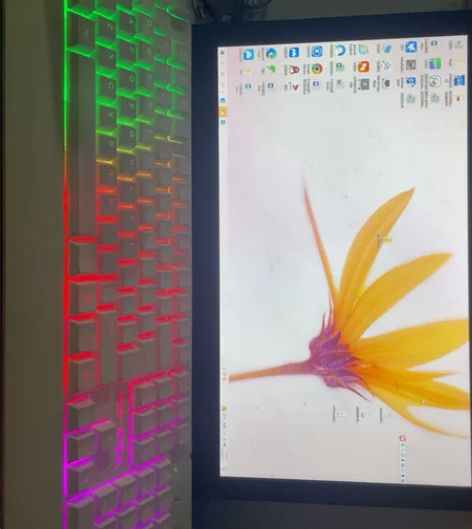 神舟战神采用英特尔酷睿i五四核处理器 笔记...