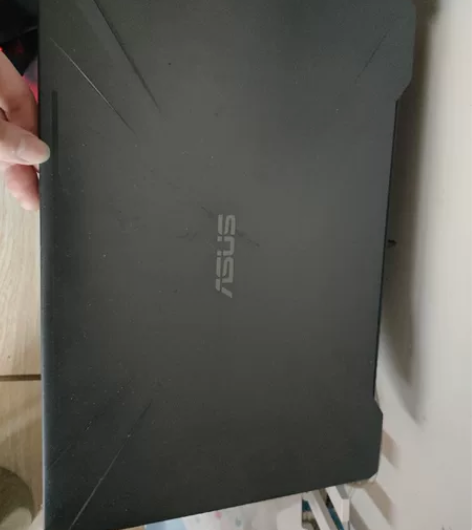 华硕飞行堡垒FX80G 自用的非常爱惜外观...