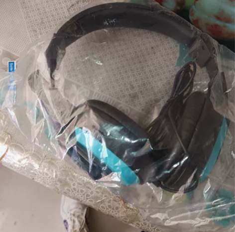 电脑耳麦，新的没用过，送一个鼠标，我也不知...