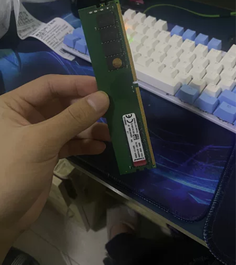自用金士顿8g 2400内存 因升级换新卖...