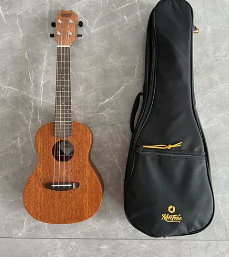 尤克里里 23寸全新。 适合新手 非常专业...