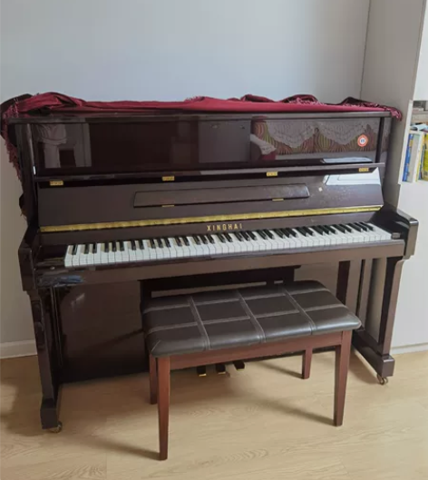 星海118T钢琴，2009年购买。弹得极少...