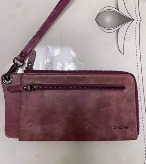 纯皮钱包,闲置,八成新,有喜欢的带回去,不...