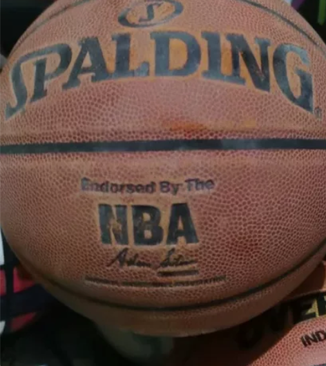斯伯丁七号篮球，低价出售，八成59包邮，九...