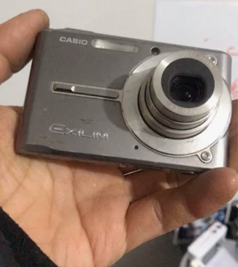 卡西欧S500数码相机。 功能正常。屏坏。...