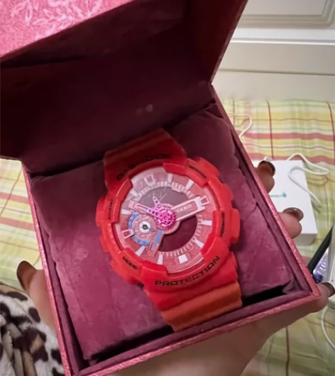 卡西欧电子手表G-shock 红色,很久以...