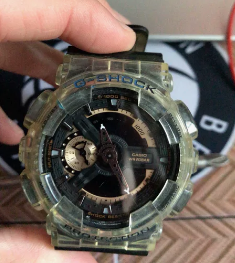 不知道是进水了还是没电了，不想修随便出了 ...