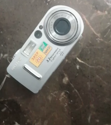 索尼P7，外观一般，功能正常，闪光正常，变...