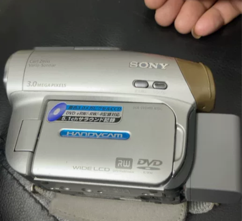 出售2005年索尼照相机录像机，相机没有充...