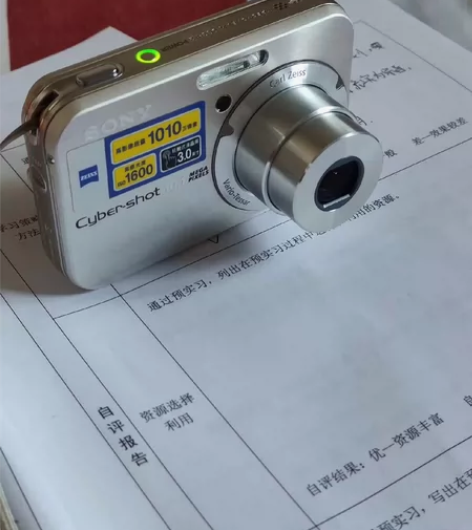 索尼DSC N2触屏的，功能完好，去年买了...