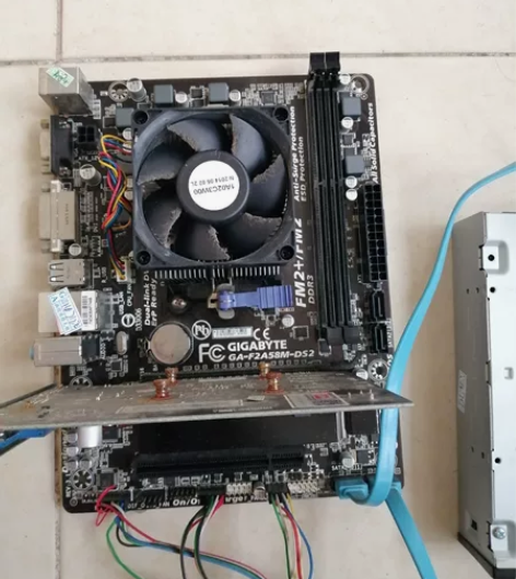 电脑主板，不知好坏，谁要拿走，不包邮，售出...