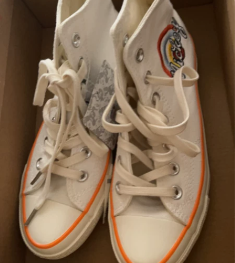 热迪士尼系列高帮帆布鞋 全新 使试穿，37...