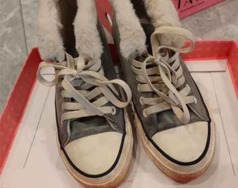 灰色毛毛帆布鞋37码九新，非tata品牌 ...