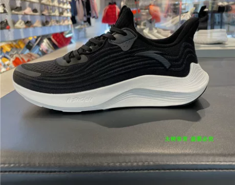 安踏2021年春季新款跑步男鞋舒弹科技柔软...