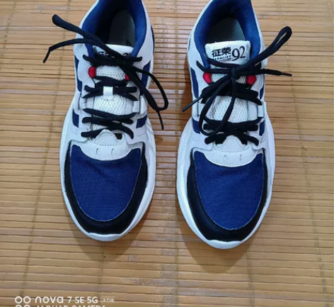 43码     正品李宁运动鞋    实物...