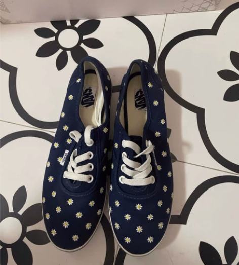 VANS刺绣小雏菊帆布鞋,全新正品38码一...