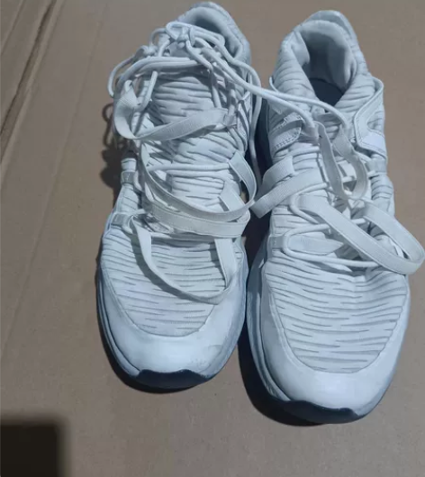 乔丹运动鞋44.5码，正品包邮。 感兴趣的...