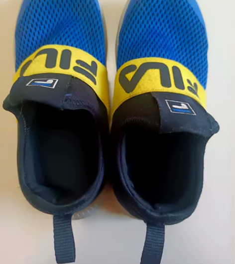 斐乐童鞋，品相如图。31码，13C，内长1...