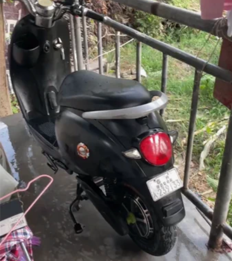 菲利普电动车电瓶去年换的,满电可以跑40公...