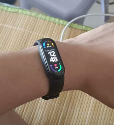 小米手环6屏幕已经掉了，找个修手机店修修还...