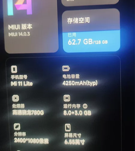小米11青春版，基本上属于95新机型。8+...