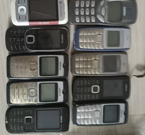 诺基亚老款手机12部，不知道什么型号，喜欢...