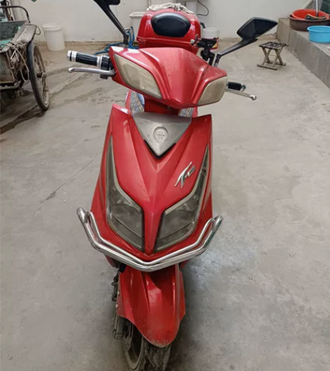 自己家用两台九成新电动车因搬家出售:台铃7...