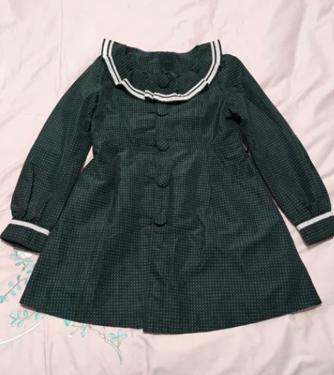 阿依莲风衣，适合还在读书的学生穿，很少女，...
