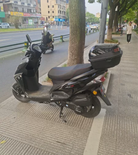 目前行驶230公里，几乎全新，买来几乎没怎...