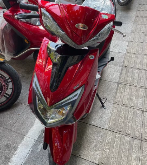 新款国四踏板车到货。 价格便宜 感兴趣的...