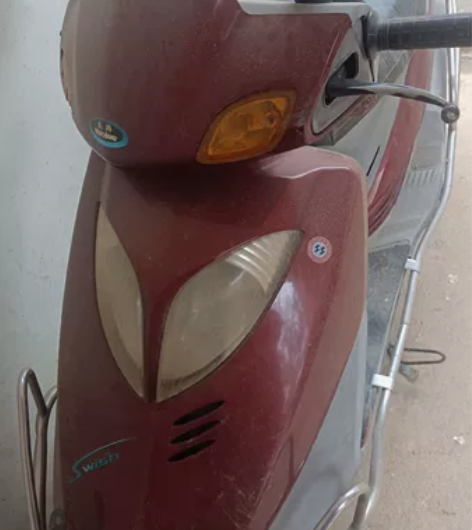 豪爵悦星铃木踏板摩托车,买来很少骑,放家里...