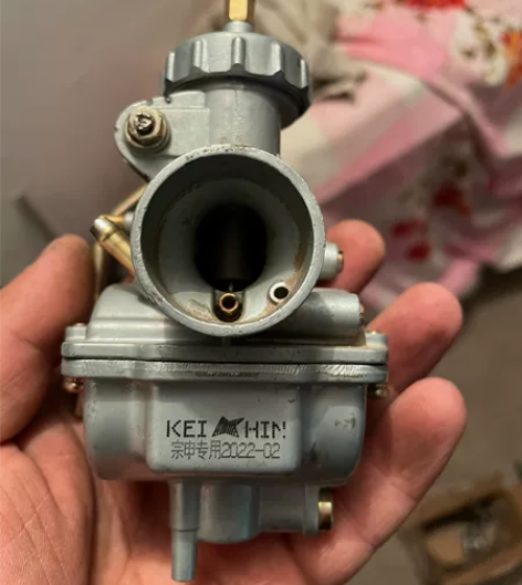 几乎全新的化油器。适用嘉陵70和宗申摩托车...