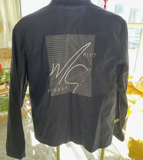 黑色春秋款男士衬衣，没穿过。XL号，码偏小...