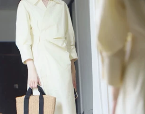 UR DESY文艺风V领褶皱收腰显瘦中袖浅...