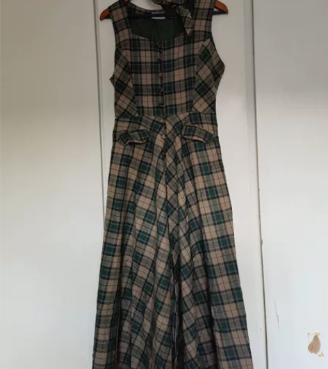 裙子＋三角巾，田园风。穿起来很飘逸，适合内...