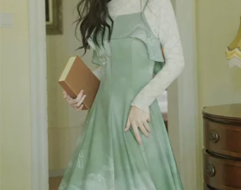 春装新款两件套法式复古蕾丝打底大摆后背系