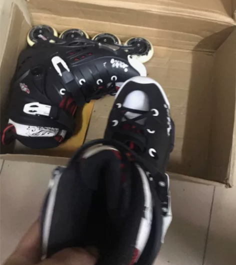 转手原因： 5766溜冰鞋44码买来着溜过...