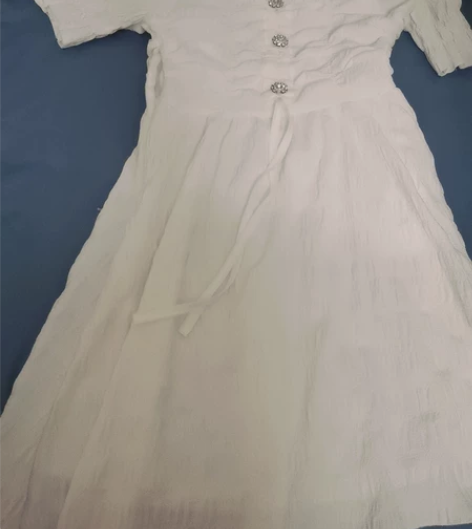 图中裙子都是现在可以穿的，有喜欢的可带走 ...