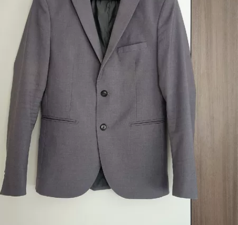 男士品牌专柜西装，定制款，做工精细，全包边...