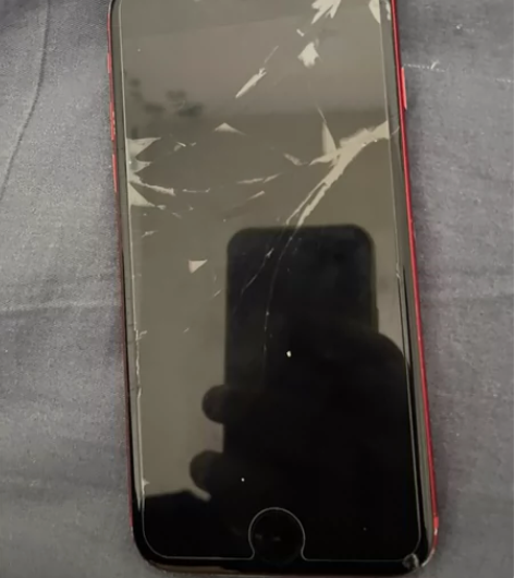 苹果8还有当时我买手机的盒子 就换过和电池...