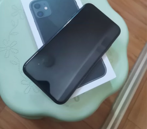 苹果11  国行128 20年下半年的机子...